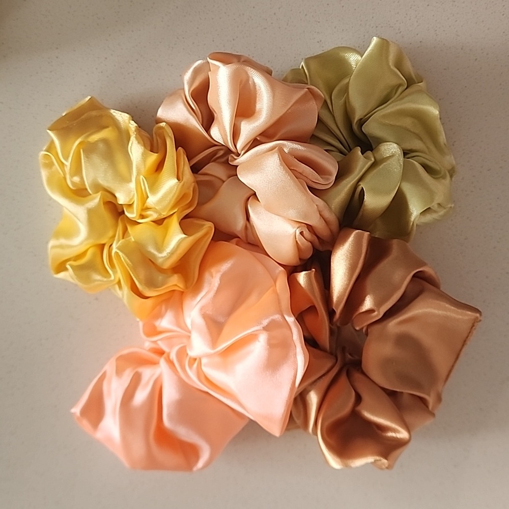 3/$25 scrunchie bundle of 5